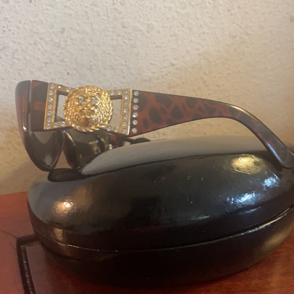 Fashion Sunglasses - Picture 2 of 5